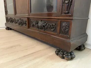 Stilske vitrine: Chippendale Stara stilska biblioteka / kabinetska vitrina 📚✨ Stara na lalafo.rs — 11 Stilske vitrine: Chippendale Stara stilska biblioteka / kabinetska vitrina 📚✨ Stara — 11