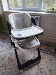 шкаф двустворчатый для одежды: Продаю удобный кормящий стул в отличном состоянии. Почти не