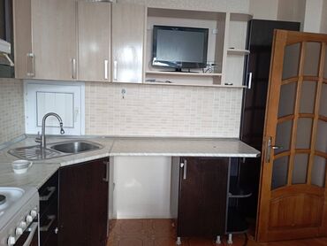 Uzunmüddətli kirayə mənzillər: Xətai Rayonu,Həzi Aslanov metrosu,N.Tusi kuc62 N marsrutun sonuncu — 6