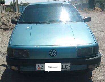 мото наколенники: Автомобиль Volkswagen Passat GL бирюзового цвета, четырехдверный