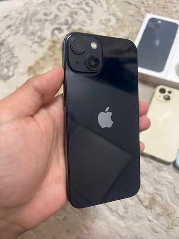 Apple iPhone: IPhone 13, Б/у, 256 ГБ, Midnight, Зарядное устройство, Защитное стекло, Чехол, 84 %