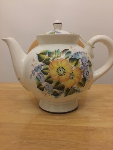 фарфоровый чайник: Чайник фарфоровый 3-х литровый, времён СССР,ручная росписьв