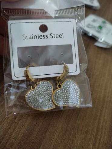 Sırğalar: Mağaza bağlanıb əldə qalan bujuteriyalar ucuz qiymətə satılır -da lalafo.az — 5 Sırğalar: Mağaza bağlanıb əldə qalan bujuteriyalar ucuz qiymətə satılır — 5