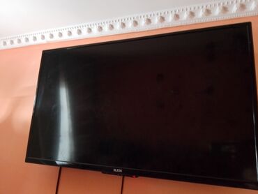 компьютеры манитор: Черный телевизор Telefunken с плоским экраном, подходящий для