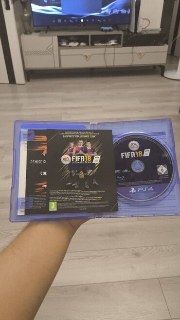 disklərin satışı: Salam Fifa 17-18-19 satıram heryerde 1 ededi 15-20 manata satılır men