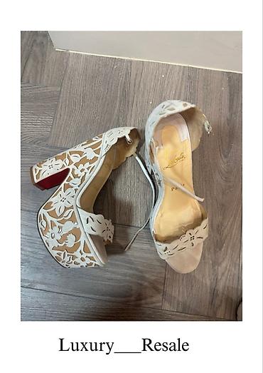 Louboutin. 37. Ağ rəngli, qalın hündürdaban platforma ayaqqabı - Açıq