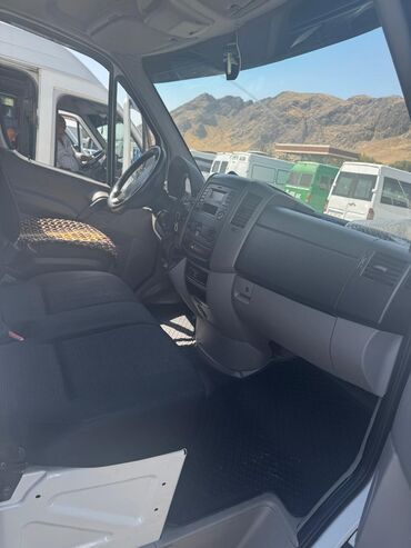 купить спринтер 2.9 грузовой: Белый фургон Mercedes-Benz Sprinter с просторным грузовым отсеком