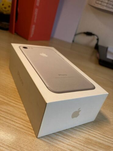 iphone 12 100 euro: Kutija za iphone, sa nalepnicama, ocuvana, nekoriscena Moguce licno