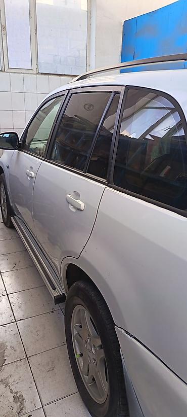 lexus 4.7: Chery Tiggo (arxa qapıda “CHERY TIGGO” yazısı görünür), ağ rəngli — 1