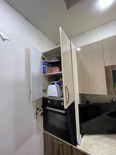saç moyka: İşlənmiş mətbəx mebeli- vəziyyəti ortadır. Mebel, qaz plitəsi — 4