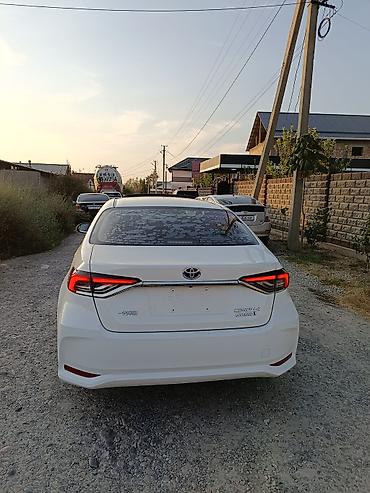d 4d: Toyota Corolla: 2019 г., 1.8 л, Вариатор, Гибрид, Седан — 4