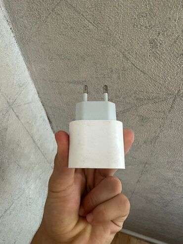 apple keyboard: Adapter Apple, 20 Vt, İşlənmiş