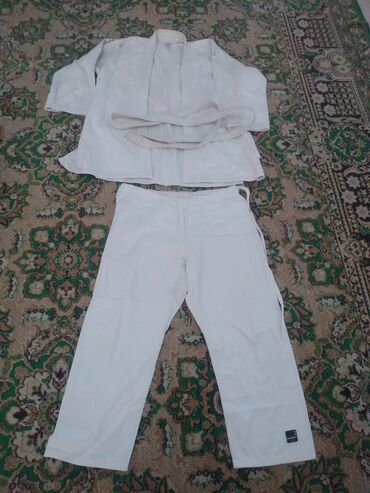 спортивный костюм для мальчика: Кимоно на рост 170 см.(на этикетке указано),сост.на фото