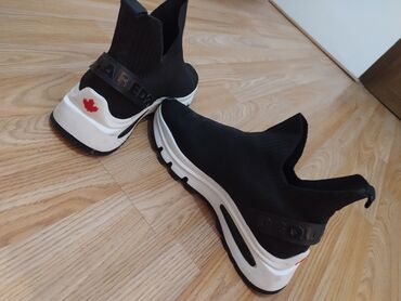 cizme na pertlanje: Patike i sportska obuća