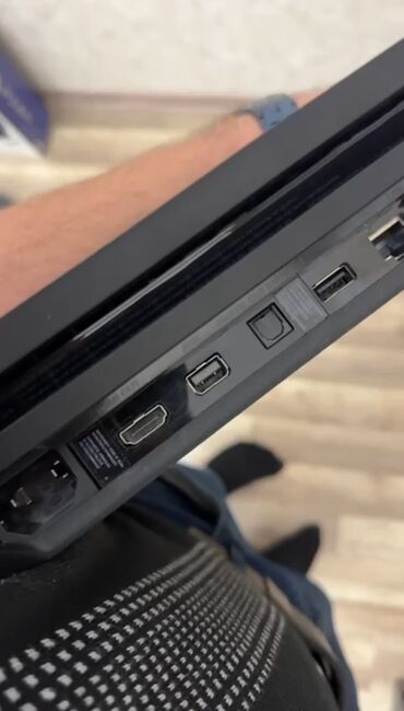 ps4 pro 250€: PlayStation4 Pro 1-TB yaddawi var icinde oyunlar var pultlar arginaldi