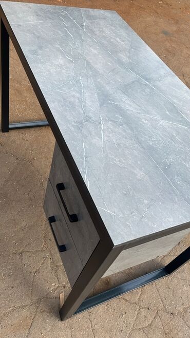 Письменные столы: Письменный стол — 5