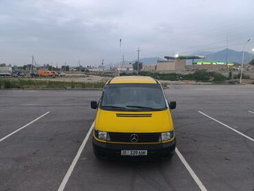 арзан авто машина: Желтый микроавтобус Mercedes-Benz Vito, предназначенный для перевозки