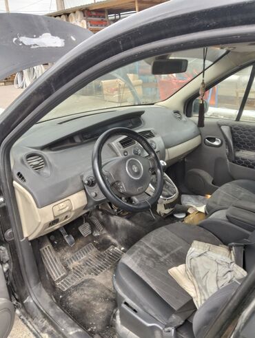 İnformatika: Renault Scénic, qara rəng, 5 qapılı kompakt minivan. Texniki və