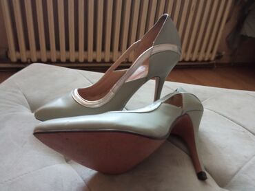 Shoes: Pumps, 37