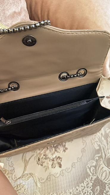 coach canta: Təsvir: - Brend: Coach (loqo ön hissədə metal emblem ilə) - Model — 4