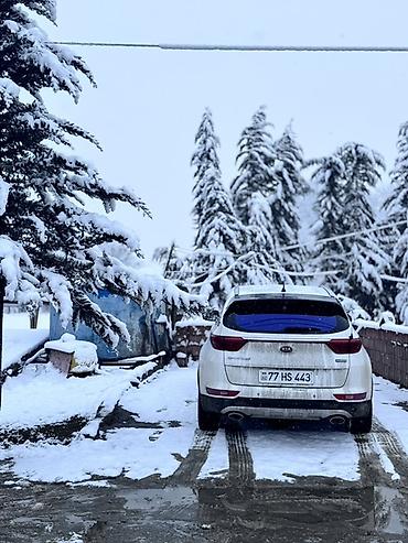 Kia: Kia Sportage – kompakt krossover - Korpus rəngi: ağ - Kuzov: 5 qapılı — 4