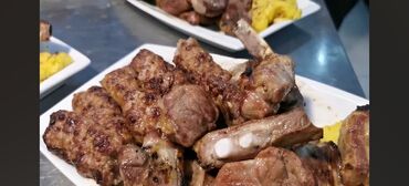 Aşpazlar: Xidmət: Manqal və kabab ustası Təklif edilənlər: - Açıq havada və ya — 11