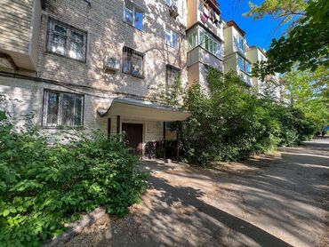 комната с подселением для парней: 3 комнаты, 51 м², Индивидуалка, 4 этаж, Старый ремонт