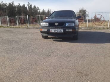 Volkswagen: Volkswagen Vento: 1993 г., 1.8 л, Механика, Бензин, Седан