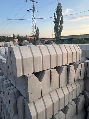 Тротуарные бордюры: Бордюрный камень и тротуарная плитка ; ;; Ассортимент: - Дорожные и — 7