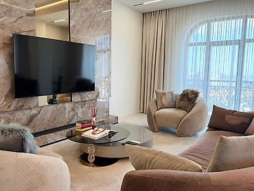 resident: For rent two-level penthouse in the southern part of the city. Central — 9
