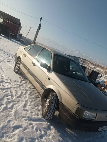 Volkswagen: Volkswagen Passat: 1990 г., 1.8 л, Механика, Бензин, Седан