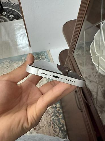 phone 13: Apple iPhone 13, цвет белый (Starlight) - Экран 6.1", OLED Super — 2