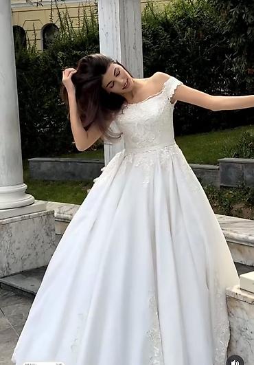mankenler: Hazir biznes 80 eded gelinlik.1 xina paltari qizili veşilka 4 eded — 6