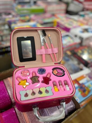 tikinti üçün oyuncaq dəsti: Uşaq üçün kosmetika