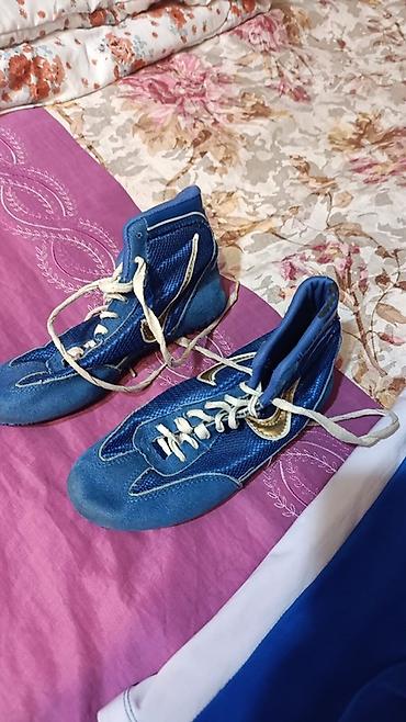 Kişi ayaqqabıları: Məhsul: Güləş ayaqqabısı (hi-top) - Rəng: Mavi, qızılı detal və ağ — 1