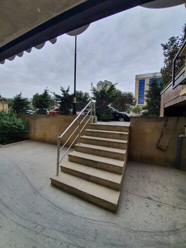 Mağazalar: Xətai metrosuna yaxın yerləşən ümumi sahəsi 90 kv,m olan, obyekt — 6