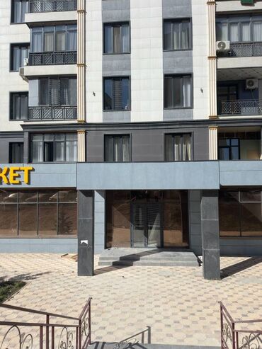 Офисы: Сдаю Офис, 350 м², В жилом комплексе, 1 линия, С отдельным входом, С отдельным сан узлом