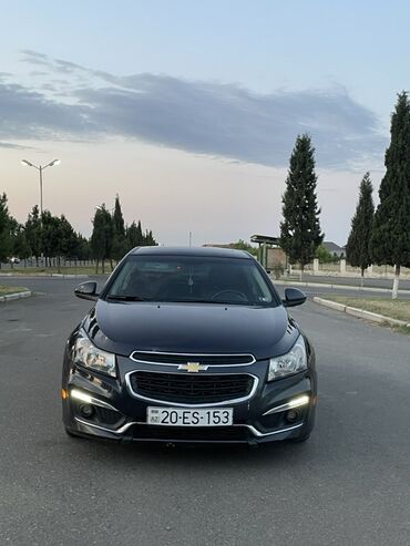последующий выкуп авто бишкеке: Tünd göy rəngdə olan Chevrolet Cruze sedanı. Avtomobilin ön hissəsində