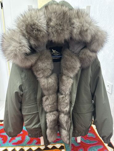 Пуховики и зимние куртки: На продаже 3 премиальные зимние парки с натуральным мехом Все парки — 11