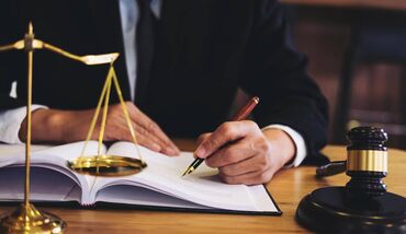 услуги юриста и адвоката: Юридические услуги в суде по гражданским, уголовным, административным