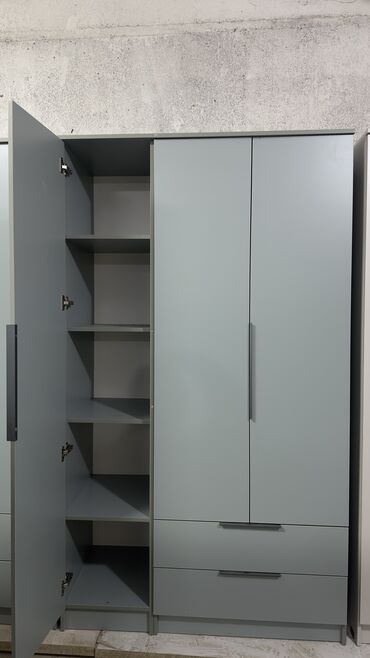 Шкафы для одежды: Качество на первом месте! Прослужит вам долгие годы! Трехдверный шкаф — 8