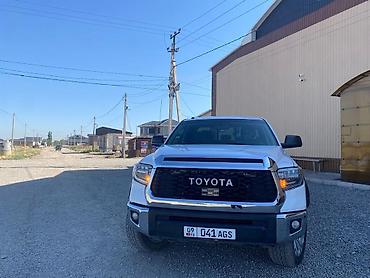 малотоннажный грузовик тайота: Toyota Тундра: 2017 г., 5.7 л, Автомат, Бензин, Пикап — 2
