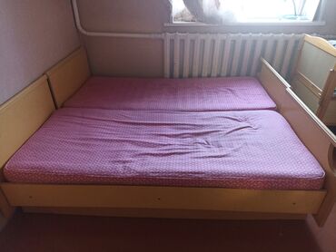 двух спальная кровать: Кровать, Б/у