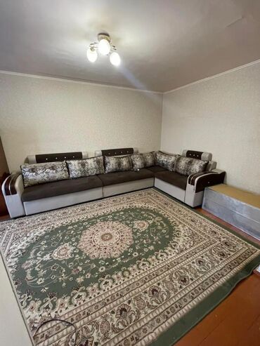 срочно продаётся 1 комнатная квартира в районе ошского рынка по улице молодая гвардия токтогула: 1 комната, 30 м², Хрущевка, 2 этаж, Косметический ремонт