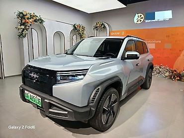 range rover evoque: Электрический кроссовер (5 дверей, 5 мест) в светло‑сером цвете с — 2