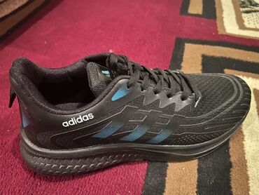 часы спортивные противоударные водонепроницаемые: Мужские кроссовки, 44, Adidas, Новый, цвет - Черный, Платная доставка