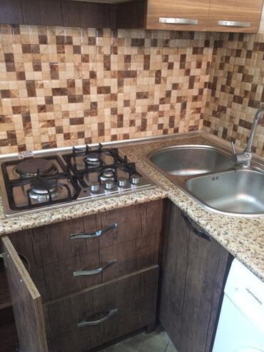 Uzunmüddətli kirayə mənzillər: Bu mənzil yaşayış binasında yerləşir və müasir dizaynlı mətbəx, yemək — 7