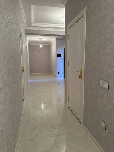 Yeni tikili: 3 otaqlı, Yeni tikili, 135 kv. m — 2