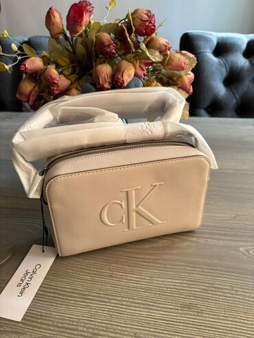 Eynəklər: Calvin Klein, Yeni