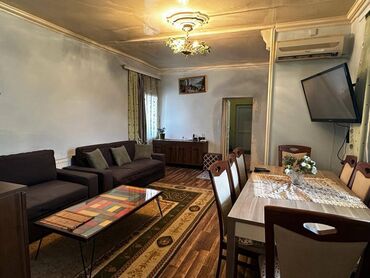 Həyət evləri və villaların satışı: Bakıxanov qəs. 2 otaqlı, 70 kv. m, Orta təmir — 1